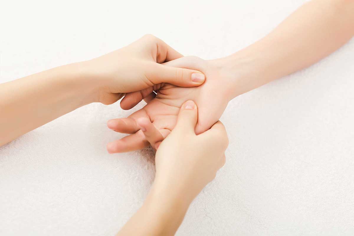 Paraffinos kézápolás és bőrápolás - kézmasszázs masszázs